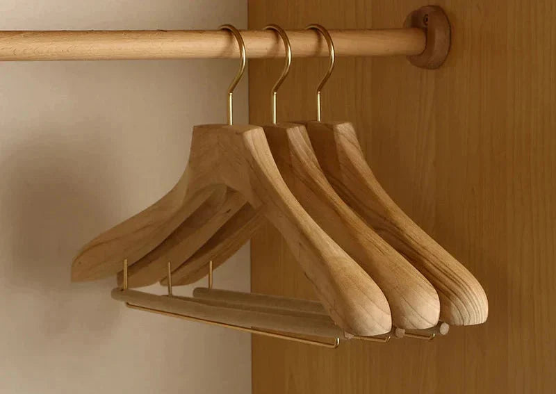 Wooden Hangers | Camphor Wood Wide-Shoulder & Non-Slip Flocked Rod | Set of 2