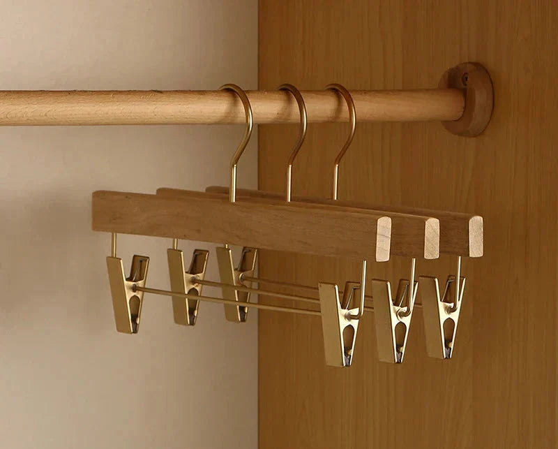 Wooden Hangers | Camphor Wood Wide-Shoulder & Non-Slip Flocked Rod | Set of 2