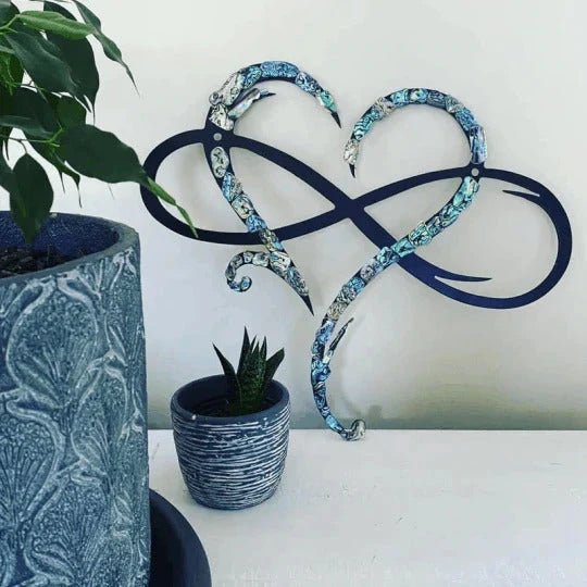 Metal Wall Art | Infinity Heart Design & Iron Construction | 30 x 25 / 40 x 35 cm