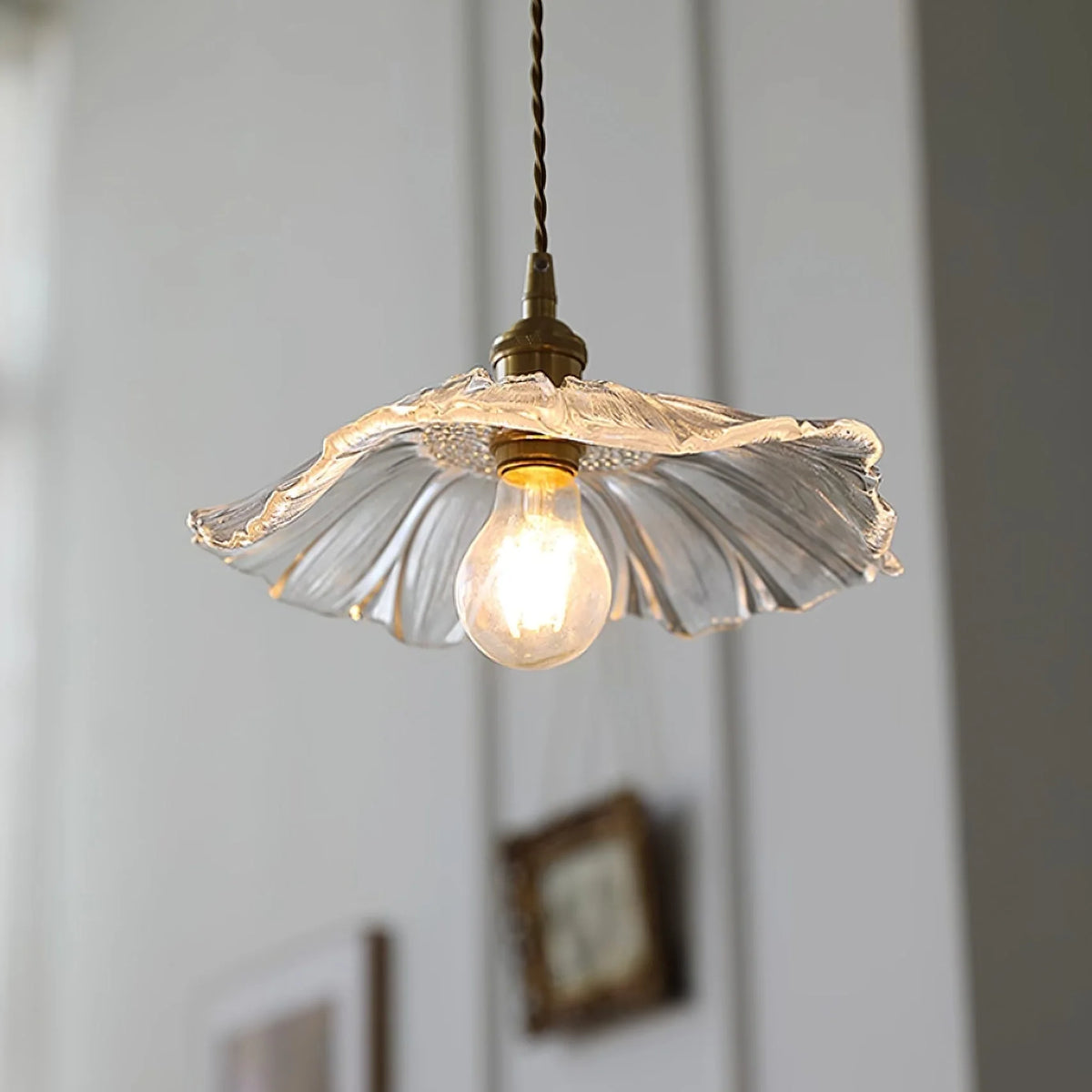 Pendant Light | Flower-Shaped Glass & Brass Accents | Three-Colour Switch